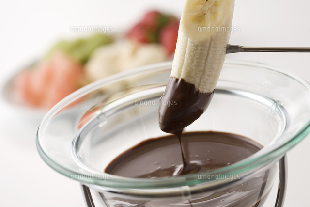 バナナのチョコレートフォンデュ の写真素材 イラスト素材 アマナイメージズ