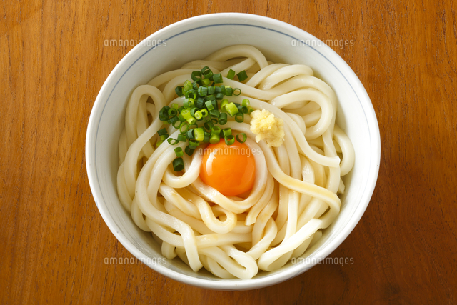 うどん 釜玉うどん の写真素材 イラスト素材 アマナイメージズ