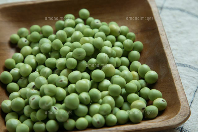 器に入ったグリンピース の写真素材 イラスト素材 アマナイメージズ