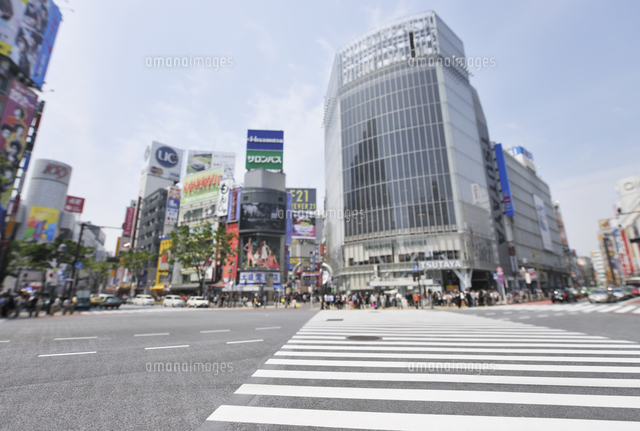 渋谷駅前スクランブル交差点 の写真素材 イラスト素材 アマナイメージズ