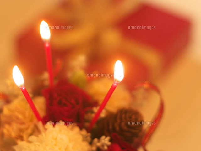 クリスマスキャンドル の写真素材 イラスト素材 アマナイメージズ