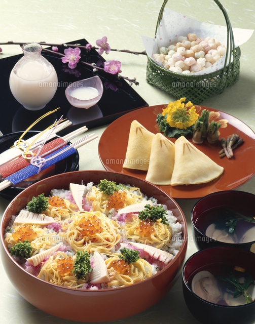 桃の節句のちらし寿司と白酒やひなあられ の写真素材 イラスト素材 アマナイメージズ