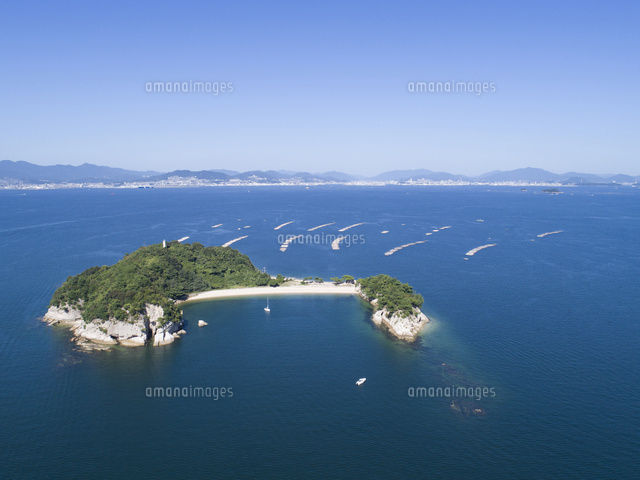 ドローンによる広島湾の絵の島 の写真素材 イラスト素材 アマナイメージズ