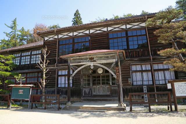 現役最古の小学校だった吹屋小学校の校舎[10173003804]の写真素材・イラスト素材｜アマナイメージズ