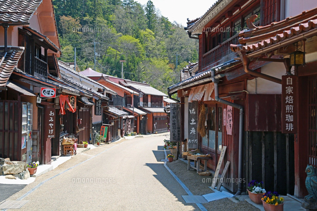吹屋ふるさと村ベンガラの赤い町並み[10173003812]の写真・イラスト