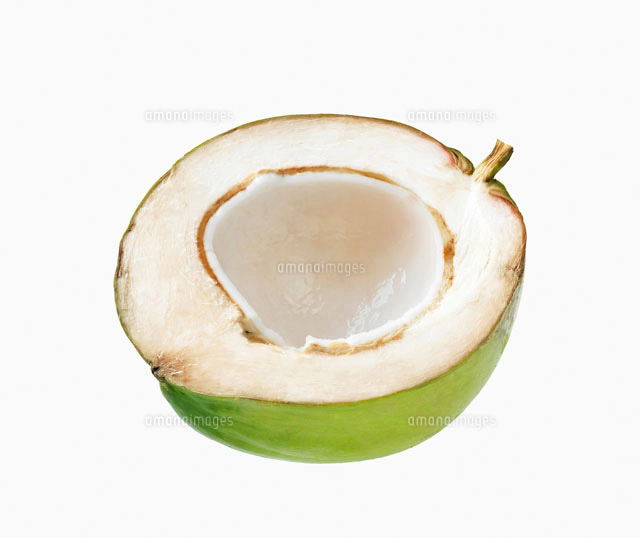 半分に割った椰子の実とジュース[10178001341]の写真・イラスト素材