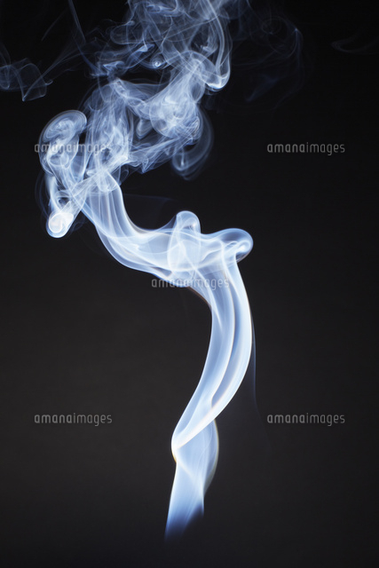 立ち上る煙 の写真素材 イラスト素材 アマナイメージズ