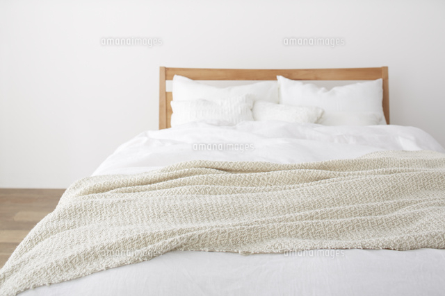 シンプルなベッドルーム の写真素材 イラスト素材 アマナイメージズ シンプルなベッドルーム の写真素材 イラスト素材 アマナイメージズ