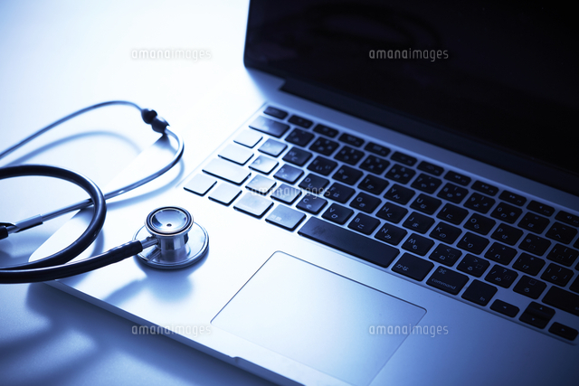 ノートパソコンと聴診器 の写真素材 イラスト素材 アマナイメージズ