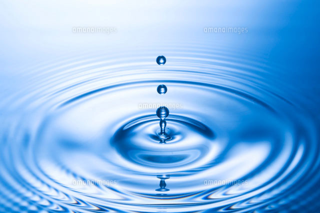 波紋と水滴[10185000035]の写真・イラスト素材｜アマナイメージズ