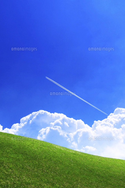 草原と青空と虹 の写真素材 イラスト素材 アマナイメージズ