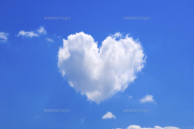 青空とハートの雲[10185002626]の写真・イラスト素材｜アマナイメージズ