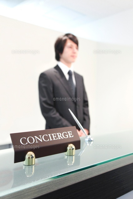 コンシェルジュの男性 の写真素材 イラスト素材 アマナイメージズ