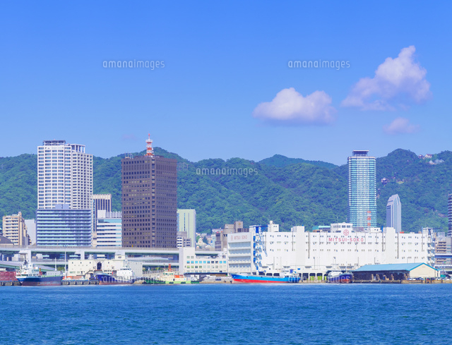 六甲山系の山並みと神戸市街[10190000673]の写真・イラスト素材