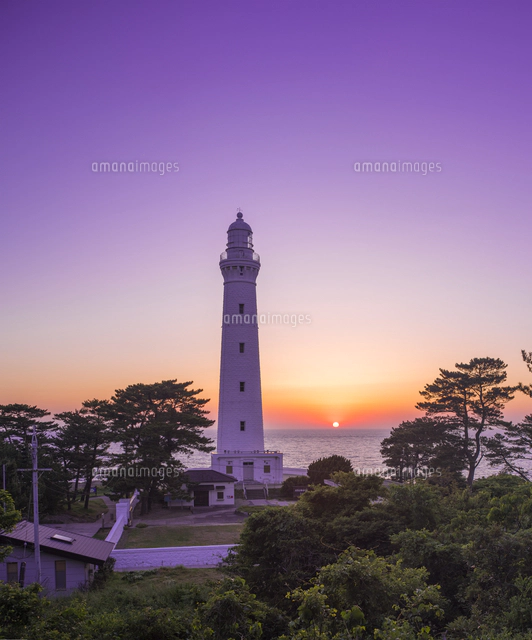 【70％OFF】 島根県 自然 風景 日本海に沈む夕日と出雲日御碕灯台 絵画