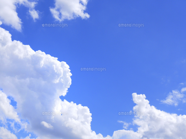 青空と入道雲 の写真素材 イラスト素材 アマナイメージズ
