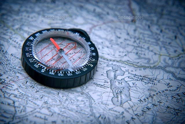 古地図とコンパス の写真素材 イラスト素材 アマナイメージズ