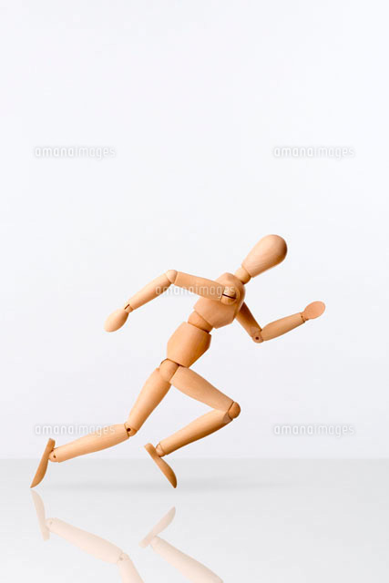 走るモデル人形 の写真素材 イラスト素材 アマナイメージズ