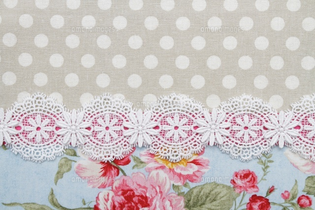 水玉模様と花柄の布とレースのコラージュ の写真素材 イラスト素材 アマナイメージズ