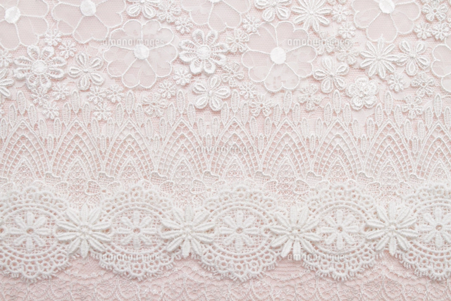 ピンクの背景と白色のレースのコラージュ[10202000147]の写真
