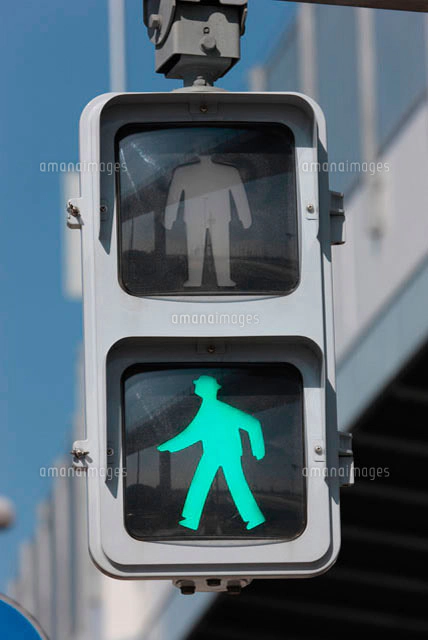 歩行者用信号機 赤[10203000014]の写真・イラスト素材｜アマナイメージズ