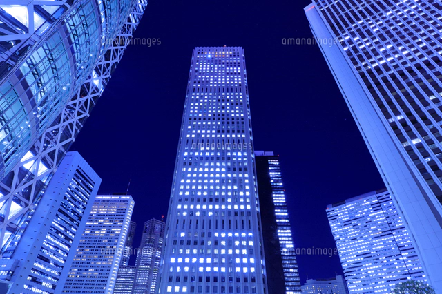 クリスマスツリーのイルミネーション の写真素材 イラスト素材 アマナイメージズ クリスマスツリーのイルミネーション の写真素材 イラスト素材 アマナイメージズ