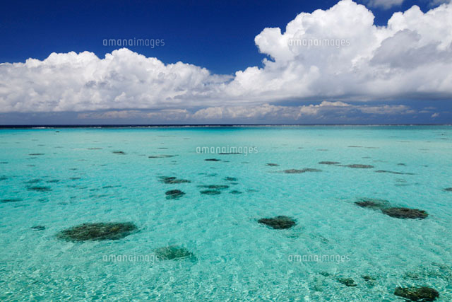 エメラルドグリーンの海 下地島 の写真素材 イラスト素材 アマナイメージズ