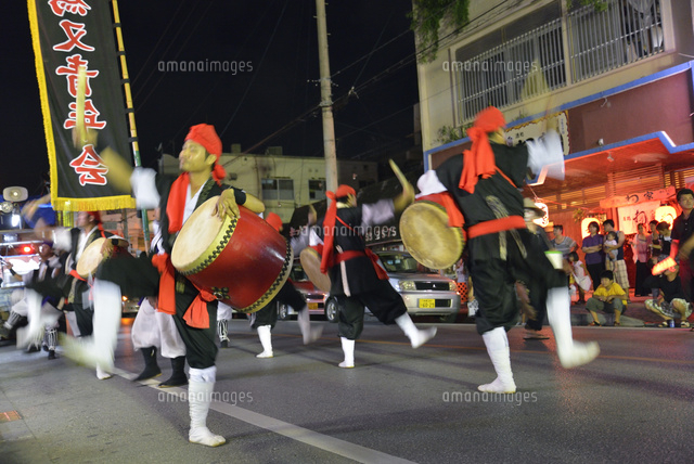 名護のエイサー 道ジュネ の写真素材 イラスト素材 アマナイメージズ