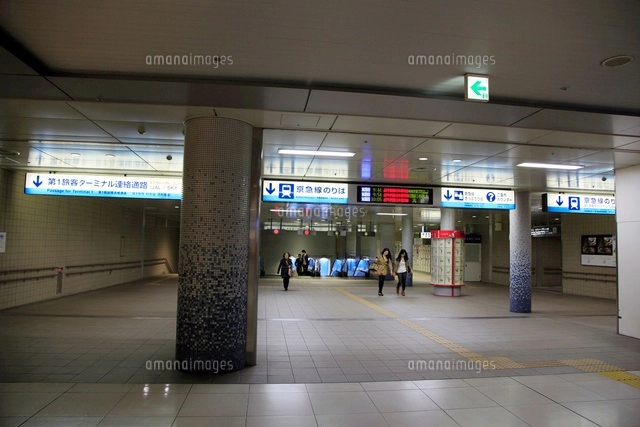 京急線のりば案内表示板[10211002256]の写真・イラスト素材｜アマナ