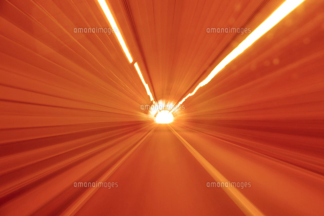 車内から見たトンネル[10211005622]の写真・イラスト素材｜アマナ