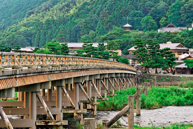 嵐山 渡月橋 の写真素材 イラスト素材 アマナイメージズ