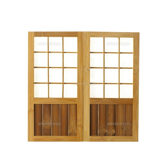 白い背景のふすまのミニチュア の写真素材 イラスト素材 アマナイメージズ