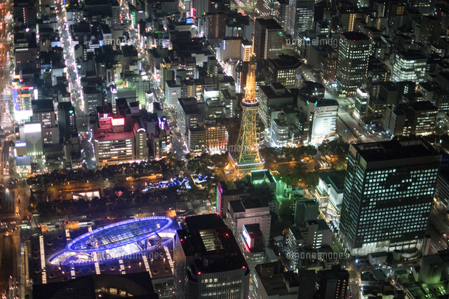 夜景空撮 名古屋繁華街 の写真素材 イラスト素材 アマナイメージズ