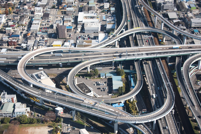 空撮 高速道路 ハート型 ジャンクション の写真素材 イラスト素材 アマナイメージズ