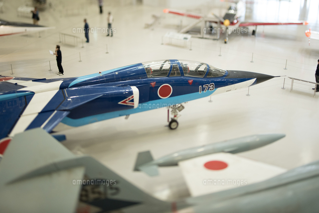 ミニチュア撮影 格納庫 T-2戦闘機 チルトレンズ使用[10219001079]の