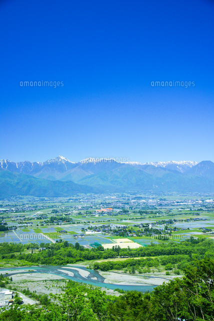安曇野市展望と北アルプス連峰 の写真素材 イラスト素材 アマナイメージズ