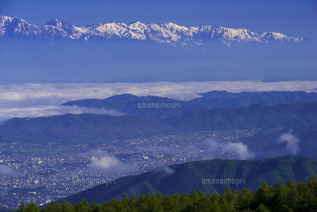高ボッチ高原より松本平北アルプスを望む の写真素材 イラスト素材 アマナイメージズ
