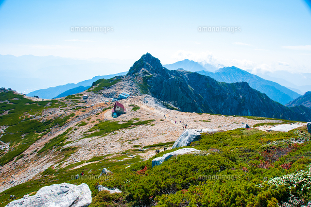 中央アルプス中岳より中央アルプスの山並みと南アルプスの山並み の写真素材 イラスト素材 アマナイメージズ