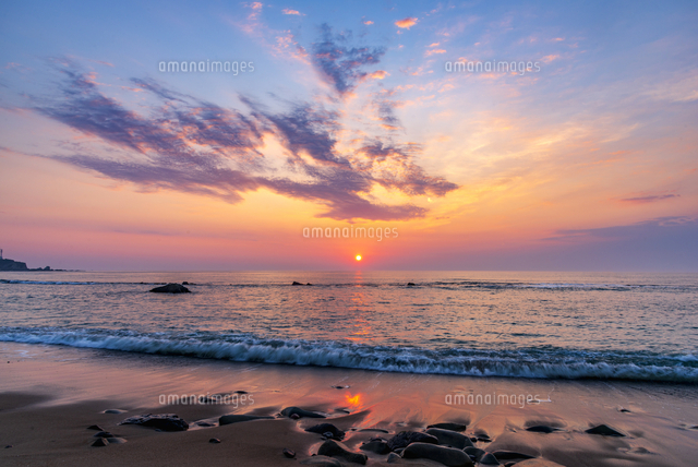 犬吠埼長崎海水浴場より 太平洋からのサンライズ 朝焼けに染まる海