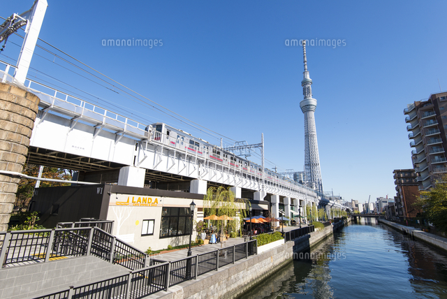 東京ミズマチショッピングモールに東武伊勢崎線に源森川と東京スカイツリー の写真素材 イラスト素材 アマナイメージズ