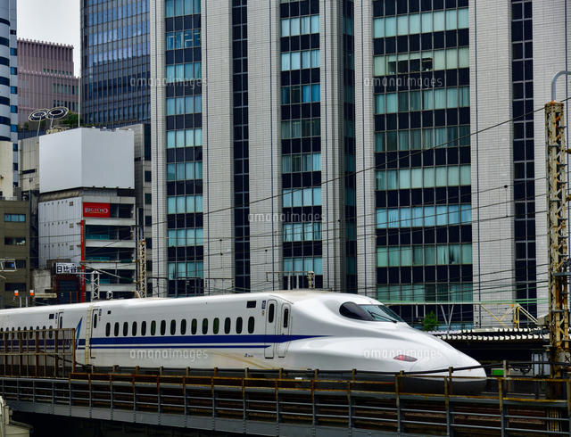 東京風景新幹線とビル群[10222035364]の写真・イラスト素材｜アマナ 