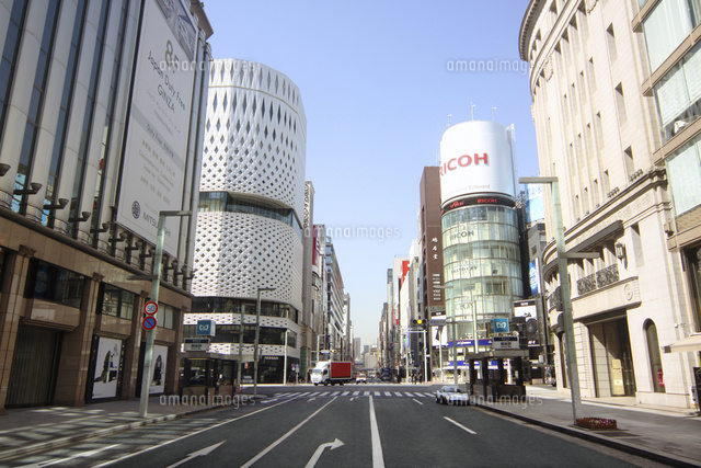 朝の銀座4丁目交差点 の写真素材 イラスト素材 アマナイメージズ 朝の銀座4丁目交差点 の写真素材 イラスト素材 アマナイメージズ