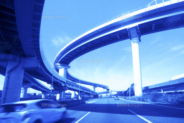 高速道路のインターチェンジ の写真素材 イラスト素材 アマナイメージズ