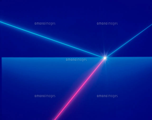 屈折するレーザーイメージ の写真素材 イラスト素材 アマナイメージズ