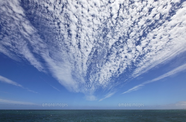 空と海と地平線 の写真素材 イラスト素材 アマナイメージズ