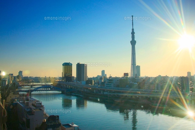 東京スカイツリーと隅田川と駒形橋と朝日[10247004075]の写真