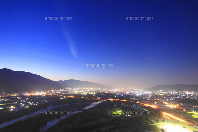 千曲公園から望む千曲川と上山田方向の夜景と雷[10247015192]の