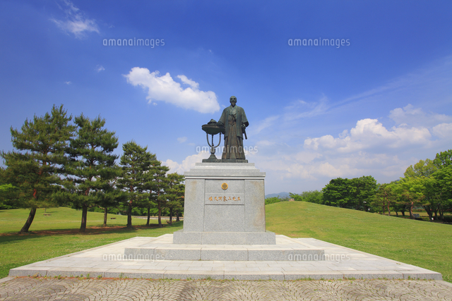 佐久間象山銅像と八幡原史跡公園[10247015435]の写真・イラスト素材