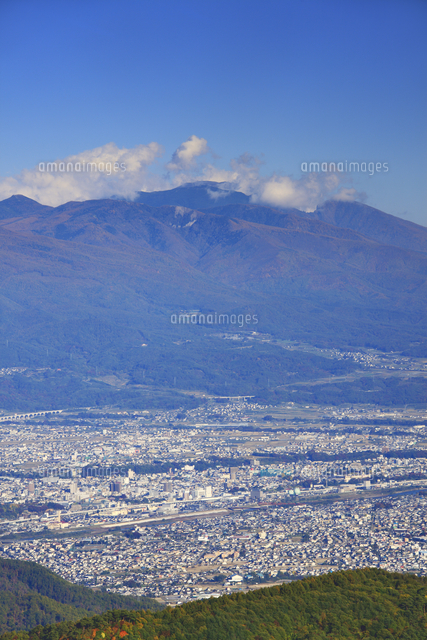 上田市街と浅間山[10247017811]の写真・イラスト素材｜アマナイメージズ