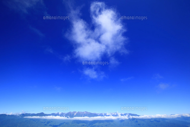 空木岳など中央アルプスの山並みと伊那谷[10247020934]の写真